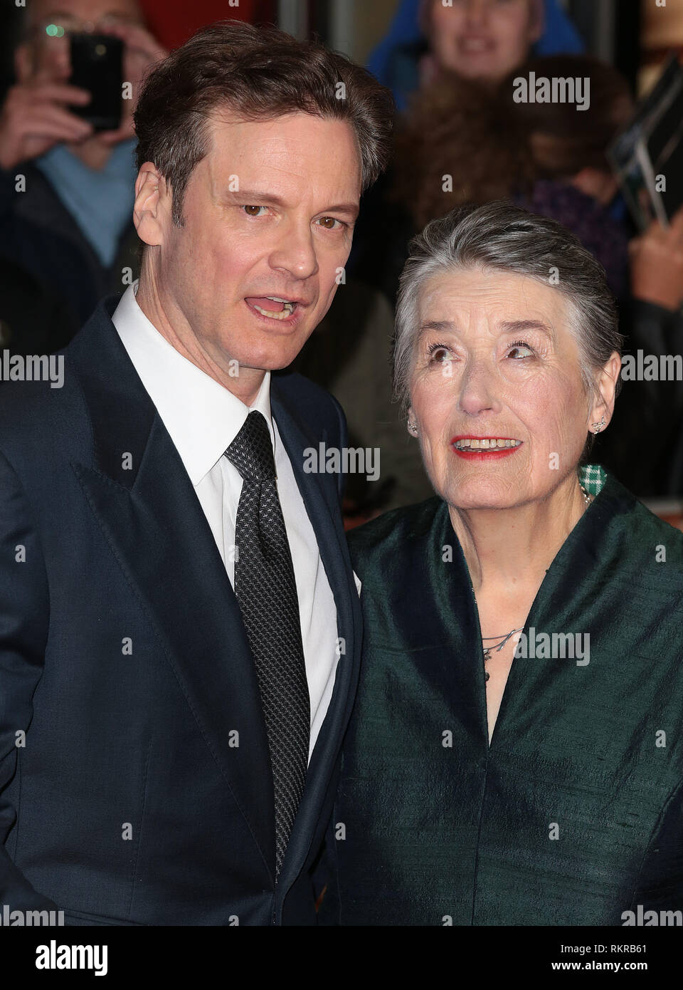 Colin Firth e Patti Lomax arriva alla Stazione Ferroviaria Man - UK Premiere a l'Odeon West End Foto Stock