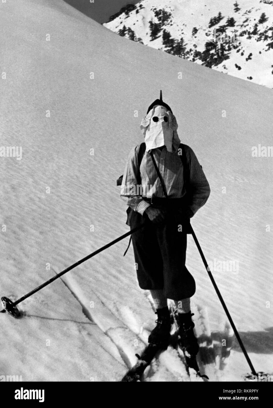 Sciatore, Atlante, Marocco, Africa 1920 1930 Foto Stock