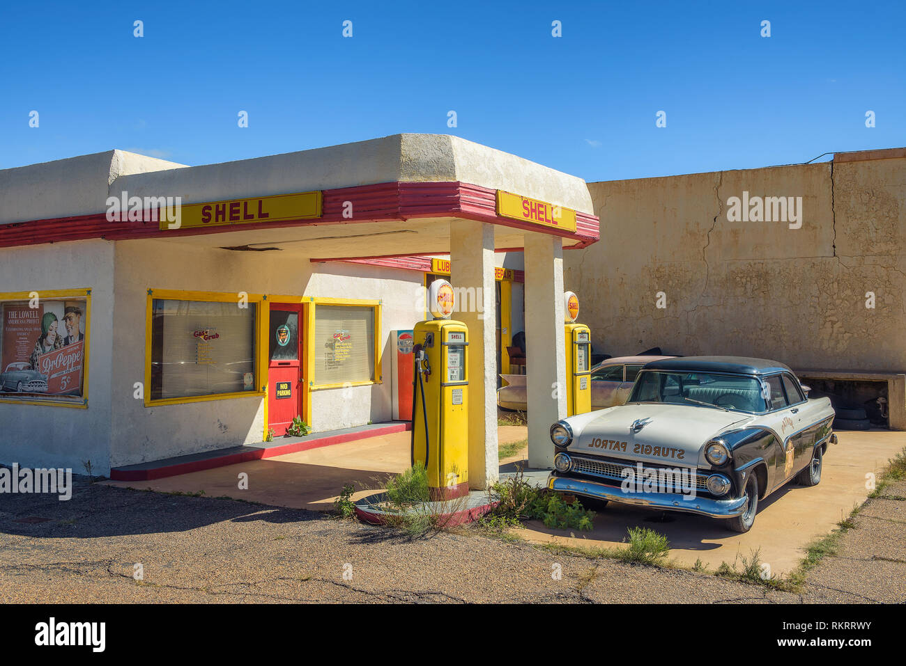 Lowell, Arizona, Stati Uniti d'America - 17 Ottobre 2018 : storica stazione di rifornimento Shell nella miniera abbandonata città di Lowell, Arizona. Questa città fantasma è ora parte di bis Foto Stock