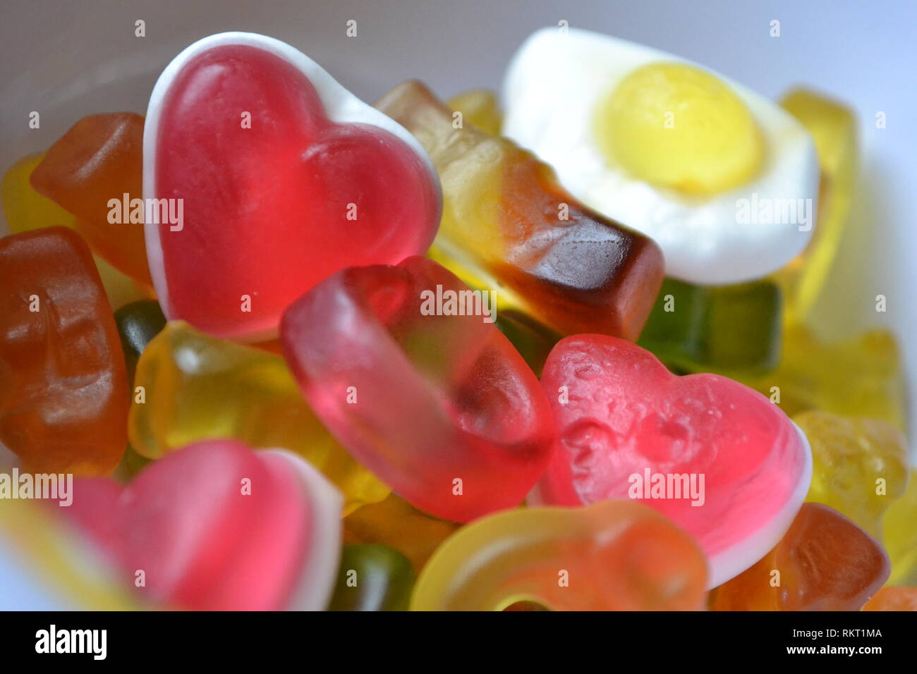 Gelatine dolce amore cuori e anello. Celebrazione di nozze. Impegno. Scegli "N" Mix Sweets Foto Stock Gelatine dolce amore cuori e anello. Celebrazione di nozze. Impegno. Scegli "N" Mix Sweets Foto Stock