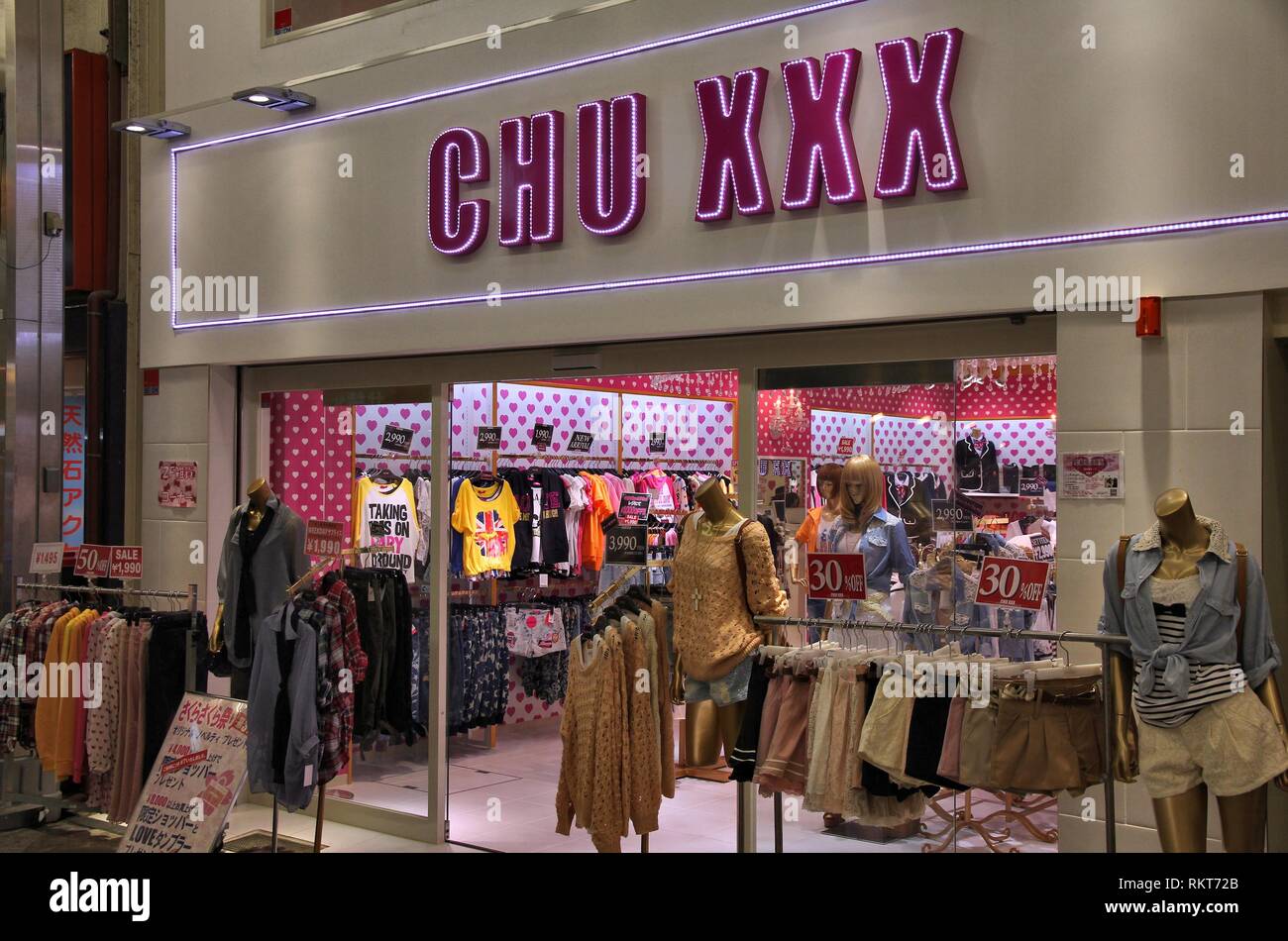 KYOTO, Giappone - 19 aprile: Chu XXX vestiti store il 19 aprile 2012 a  Kyoto, in Giappone. Chu XXX è una moderna emergente marchio di abbigliamento  creato nel 2005. Esso ha Foto stock - Alamy