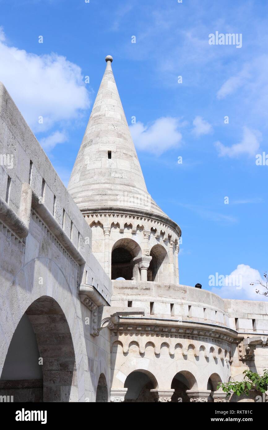 Budapest, Ungheria - Bastione del Pescatore. Vecchia architettura di fortificazione. Foto Stock