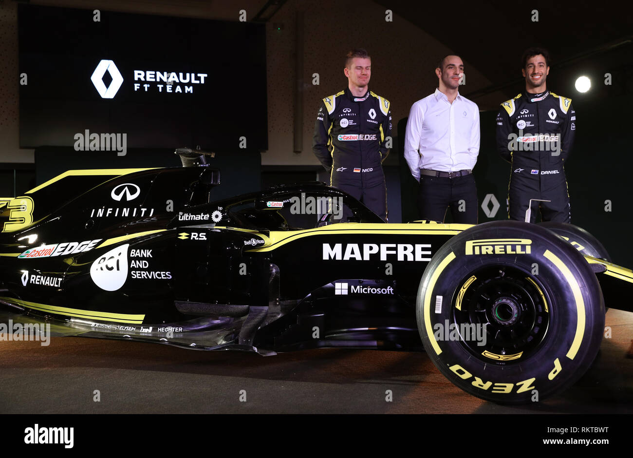 Driver Niko Hulkenberg (sinistra) e Daniel Ricciardo con la Renault Managing Director Cirillo Abiteboul durante il Team Renault F1 2019 stagione lancio al Whiteways Technical Centre di Oxford. Foto Stock