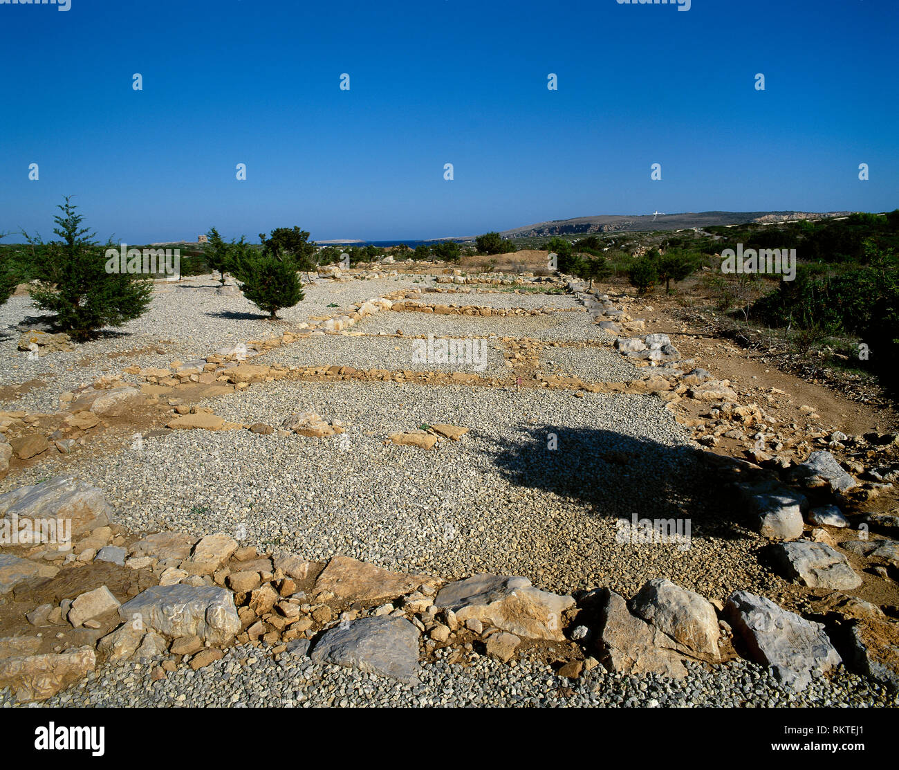 Isole Baleari Spagna Menorca. L'occupazione romana del porto di Sanitja, nei pressi di Cavalleria Cap. Campo militare romano (123 BC-50 BC). Rovine della caserma. Foto Stock