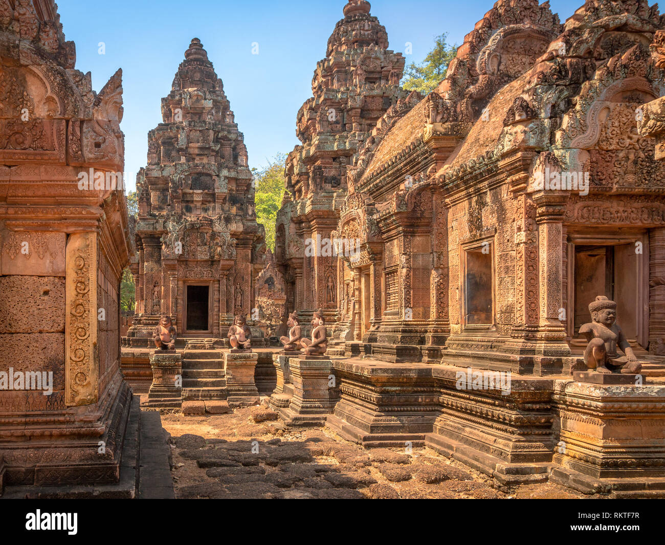 Il Banteay Srei temple durante l ora d'oro in Cambogia Foto Stock