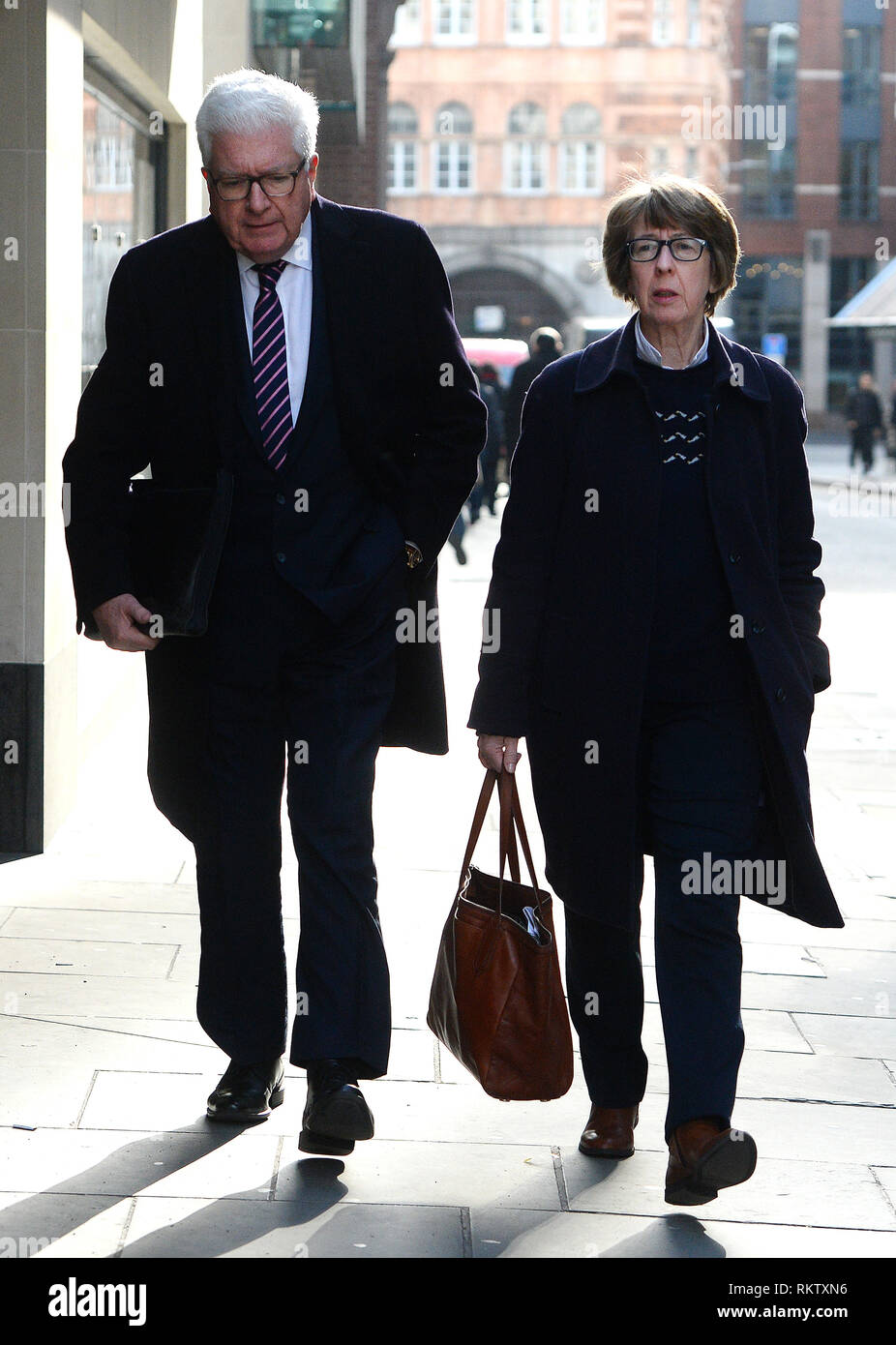 Ex ministro conservatore Nigel Waterson e Barbara giudice arriva alla Old Bailey, Londra, dove il loro figlio Stefano Waterson, 25 e Adrian Hoare, 23, sono in fase di sperimentazione accusato di Alfie Agnello di omicidio colposo. Foto Stock