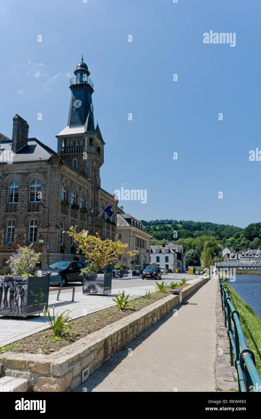 Chateaulin sul Nantes Brest canal in Bretagna, un mercato storico e famoso per il suo passato industria della pesca locale e gara ciclistica. Foto Stock