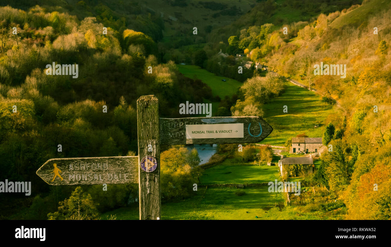 Monsal Dale nel Derbyshire in autunno. Foto Stock