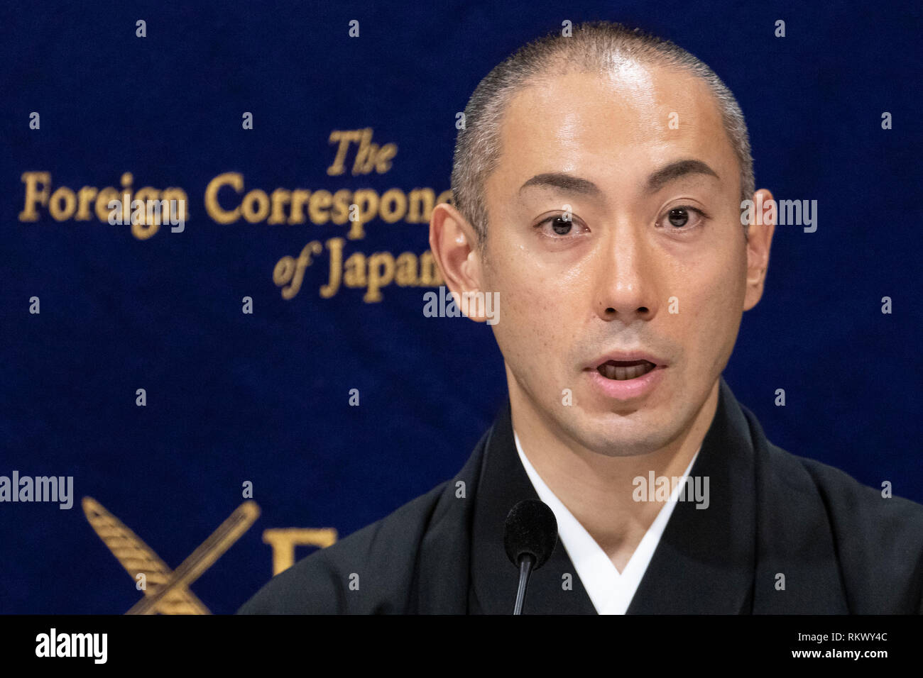 Attore Kabuki Ichikawa Ebizo XI parla durante una conferenza stampa presso i corrispondenti stranieri' Club del Giappone il 13 febbraio 2019, Tokyo, Giappone. Ebizo XI, il cui vero nome è Takatoshi Horikoshi è venuto al Club per dare il suo pensiero su come modernizzare il Kabuki e proteggendo le sue tradizioni. Credito: Rodrigo Reyes Marin/AFLO/Alamy Live News Foto Stock