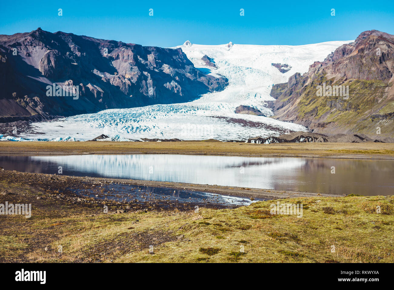 Un bellissimo ghiacciaio da qualche parte in Islanda mozzafiato Foto Stock
