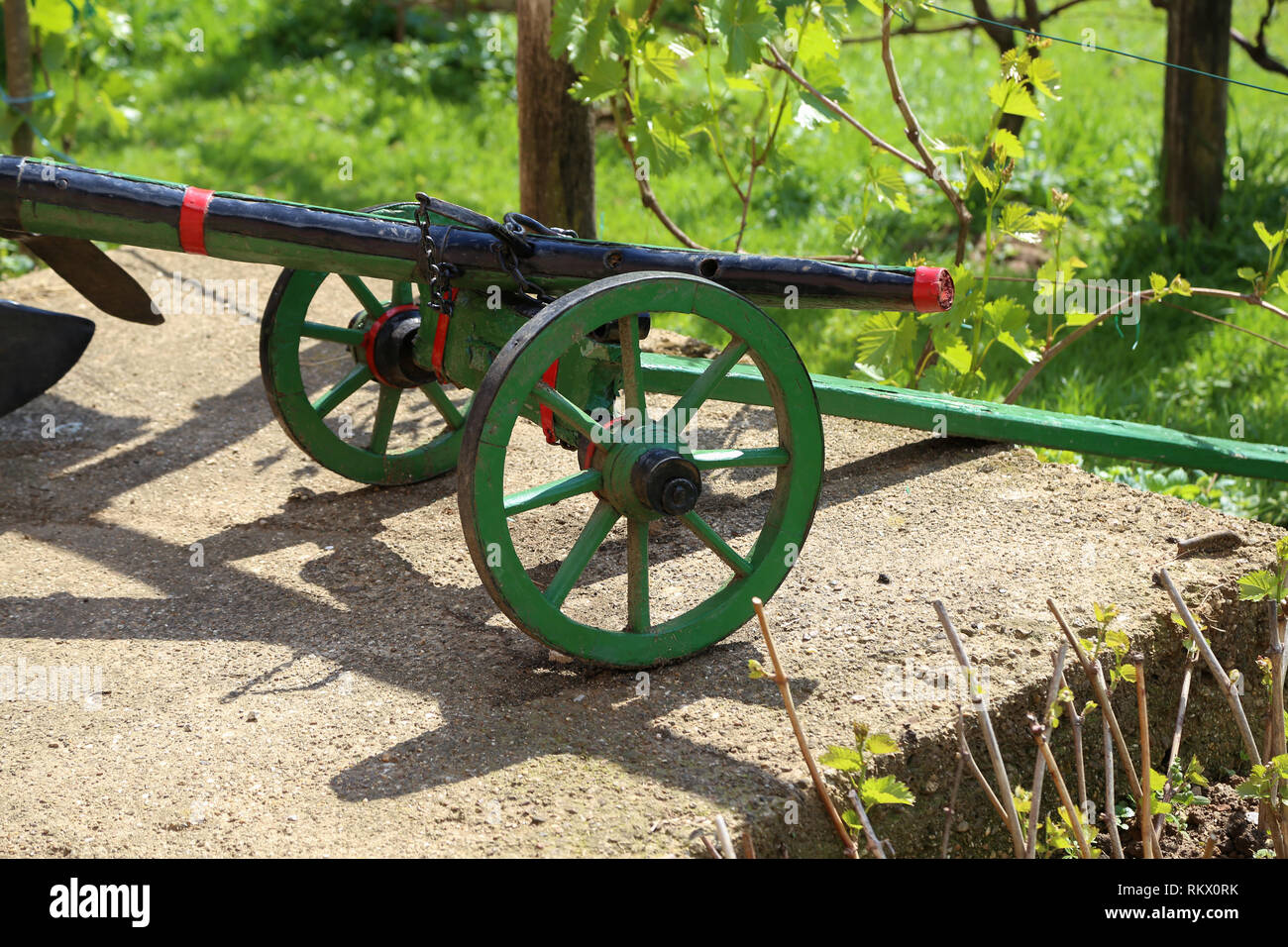Vecchio aratro per arare i campi Foto Stock