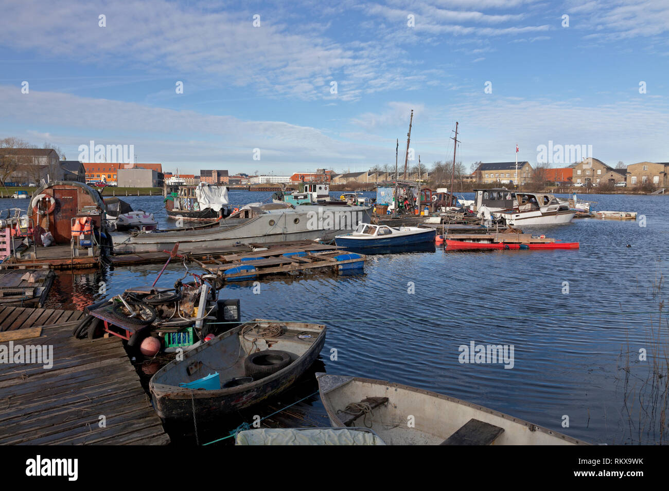 Fredens Havn, porto di pace dietro il freetown Christiania a Copenhagen. Questa comunità marittima è adesso il distacco secondo l autorità. Foto Stock