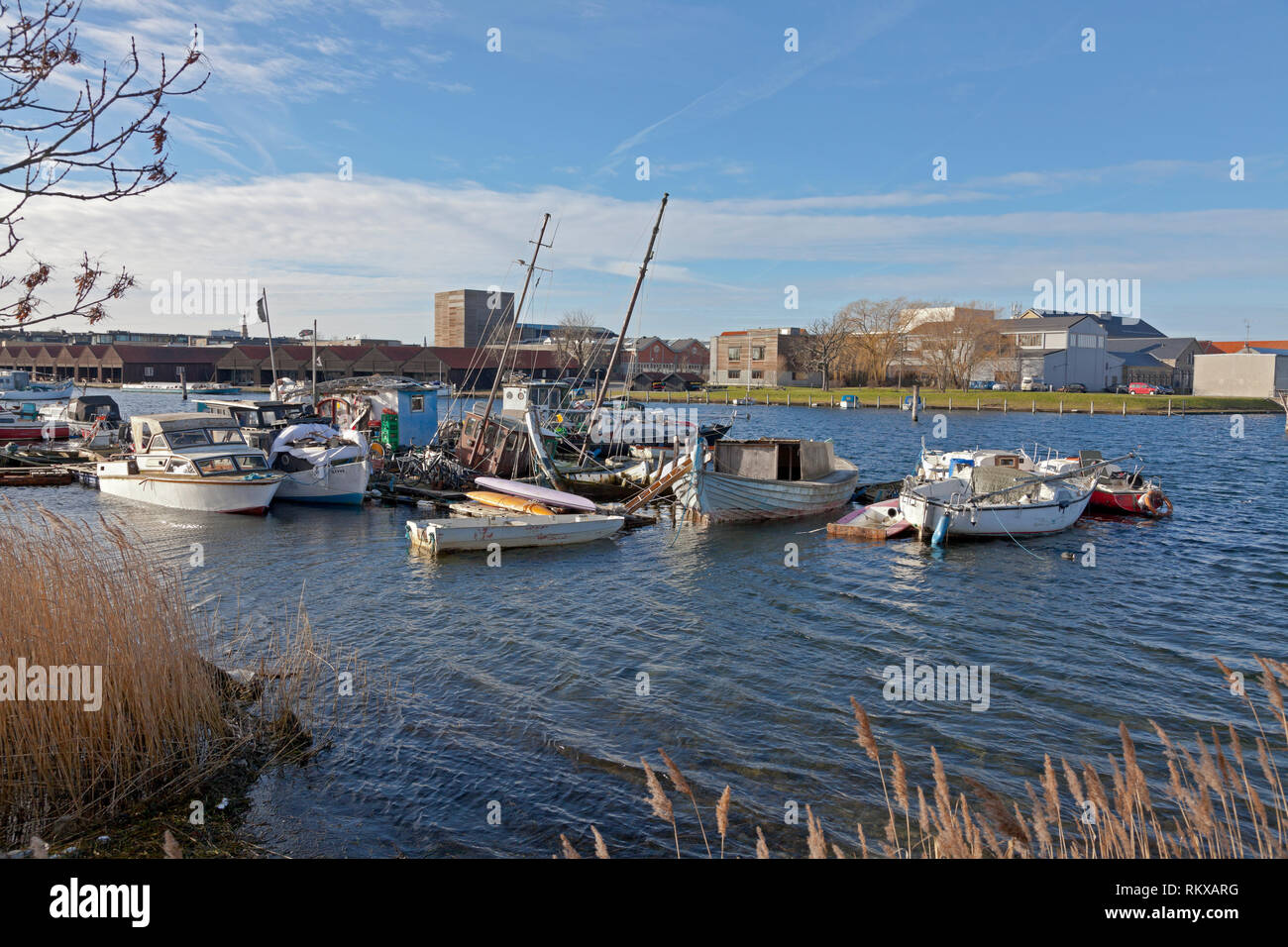 Fredens Havn, porto di pace dietro il freetown Christiania a Copenhagen. Questa comunità marittima è adesso il distacco secondo l autorità. Foto Stock