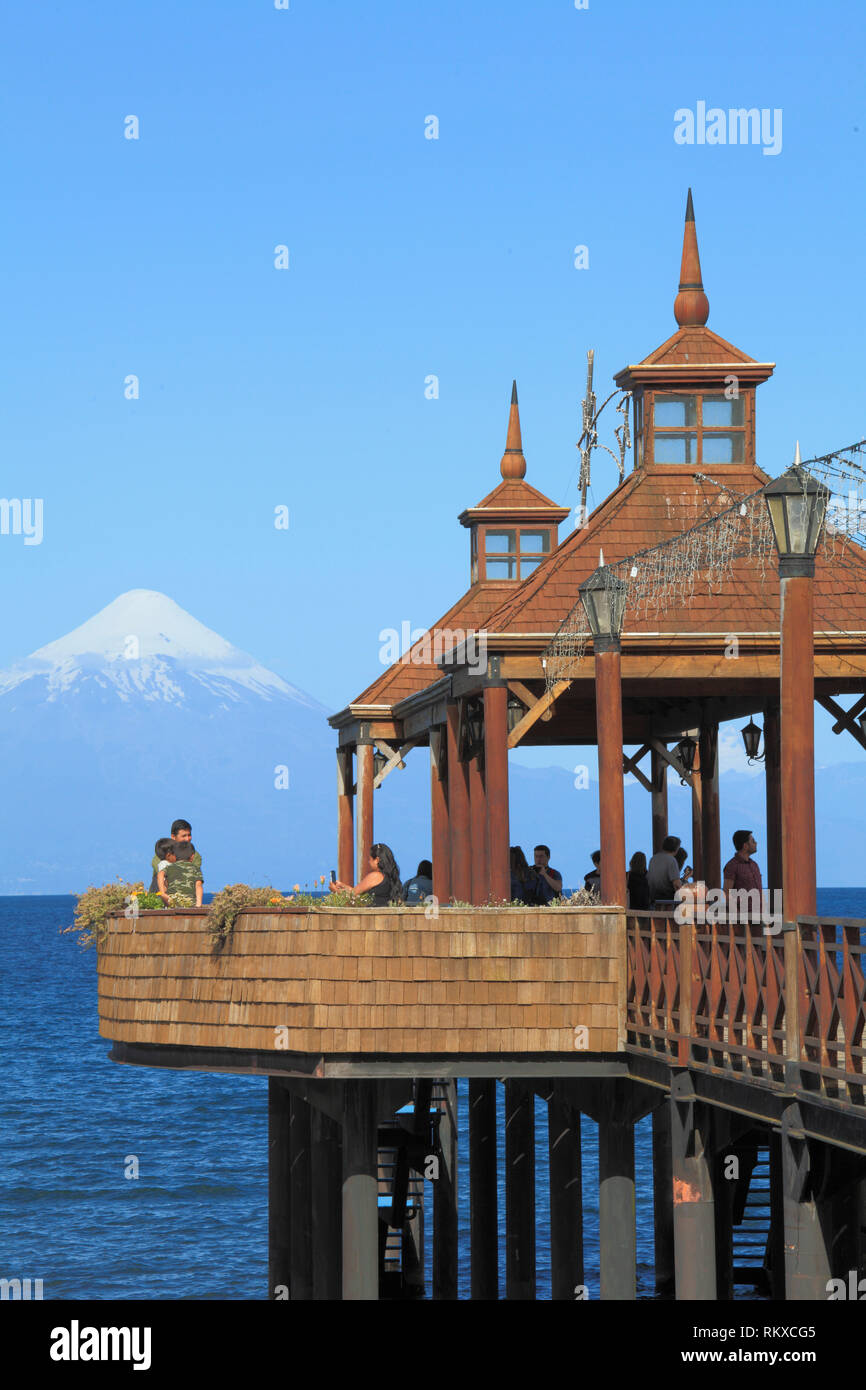 Il Cile, Lake District, Frutillar, pier, persone Lago Llanquihue, vulcano Osorno, Foto Stock