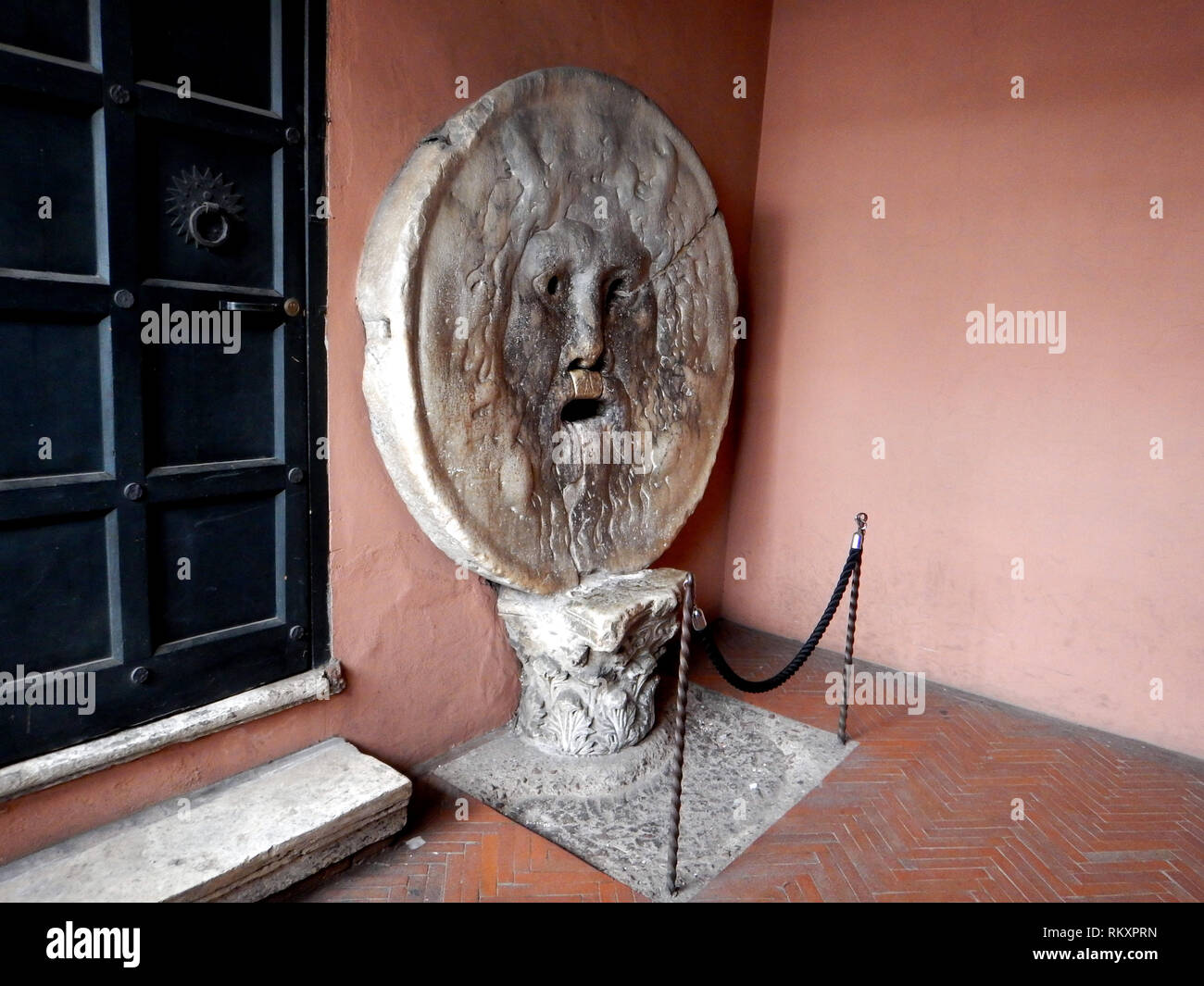 Famoso monumento di pietra la bocca della verità Bocca della Verità Italia Roma 2018 Foto Stock