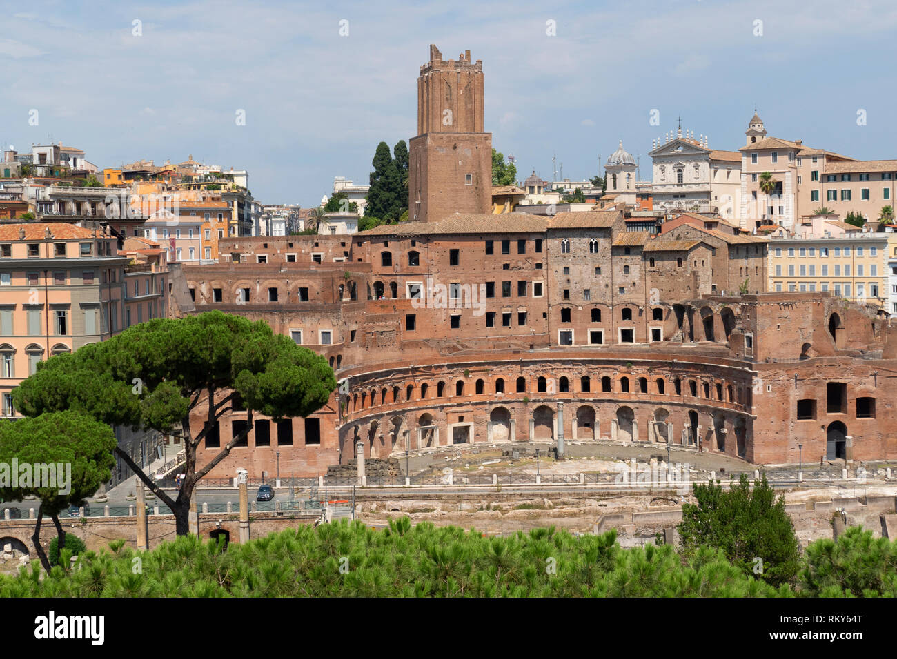 Vista dal Monumento a Vittorio Emanuele II, Piazza Venezia, ai Mercati di Traiano, i Mercati di Traiano, Roma, Italia Foto Stock
