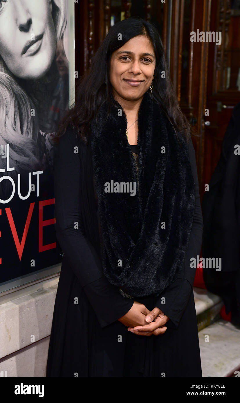 Lolita Chakrabarti arriva per la serata di apertura di All About Eve con protagonista Gillian Anderson e Lily James al Noel Coward Theatre, Londra centrale. Foto Stock