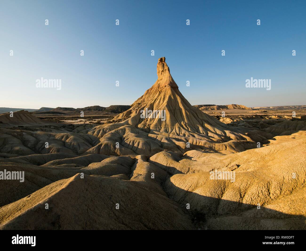 Castildeterra rock formazione nella Bardena Blanca area delle Bardenas Riales parco naturale, Navarra, Spagna Foto Stock