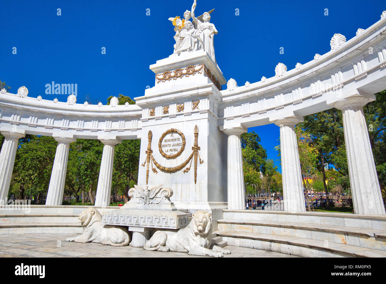 Città del Messico, Messico - 2 dicembre, 2018: Landmark Benito Juarez monumento (l'Juarez emiciclo) a Città del Messico Alameda Central Park Foto Stock