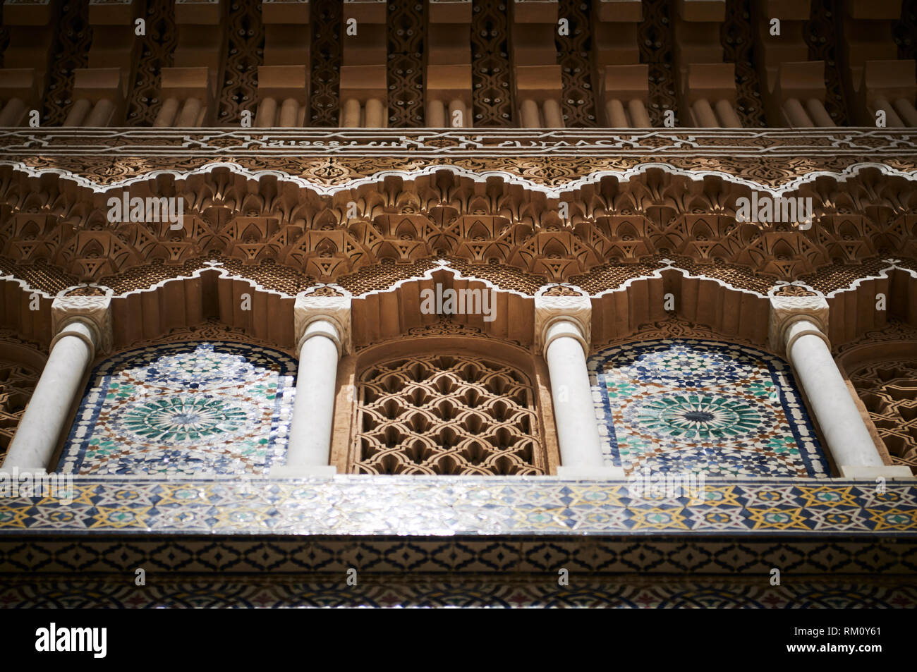 Il mosaico del Royal Palace Gate del Palazzo dei Re, un sito patrimonio mondiale dell'UNESCO. Dar El Makhzen, Place des Alaouites in Fez Djedid, Marocco, Africa Foto Stock