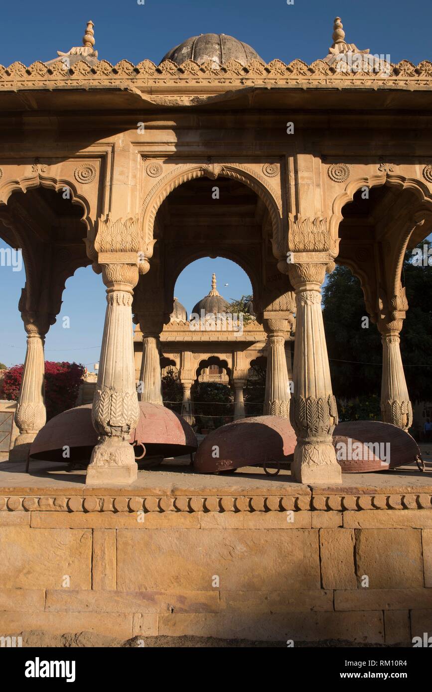 Opere giganti nel palazzo di Badal cortile, Jaisalmer, Rajasthan, India. Foto Stock