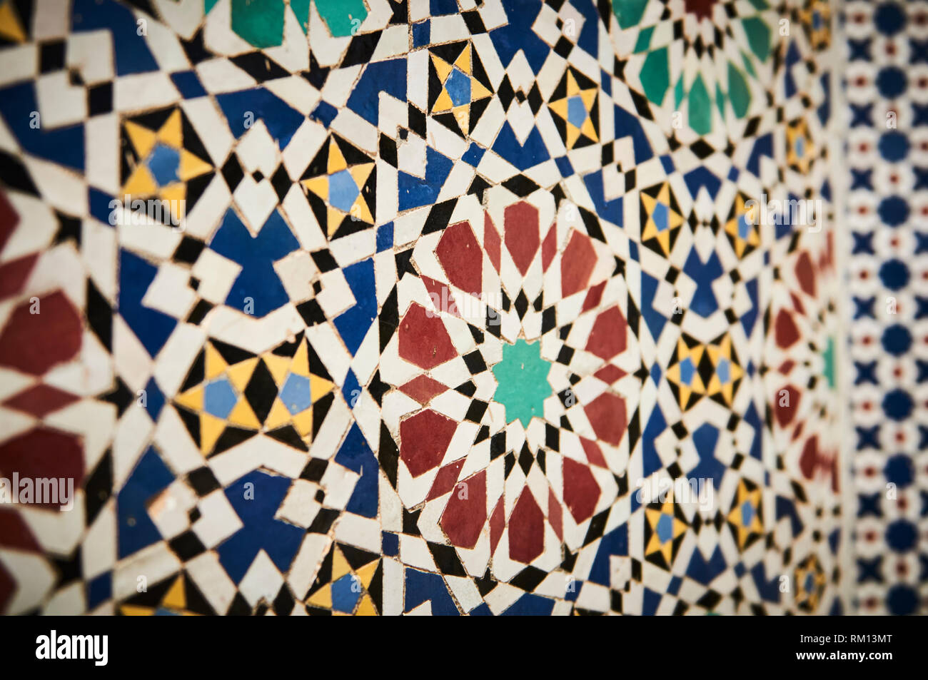 Il mosaico del Royal Palace Gate del Palazzo dei Re, un sito patrimonio mondiale dell'UNESCO. Dar El Makhzen, Place des Alaouites in Fez Djedid, Marocco, Africa Foto Stock