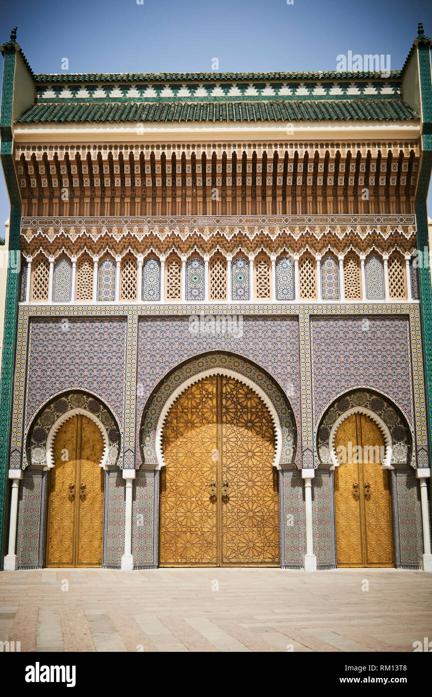 Il mosaico del Royal Palace Gate del Palazzo dei Re, un sito patrimonio mondiale dell'UNESCO. Dar El Makhzen, Place des Alaouites in Fez Djedid, Marocco, Africa Foto Stock