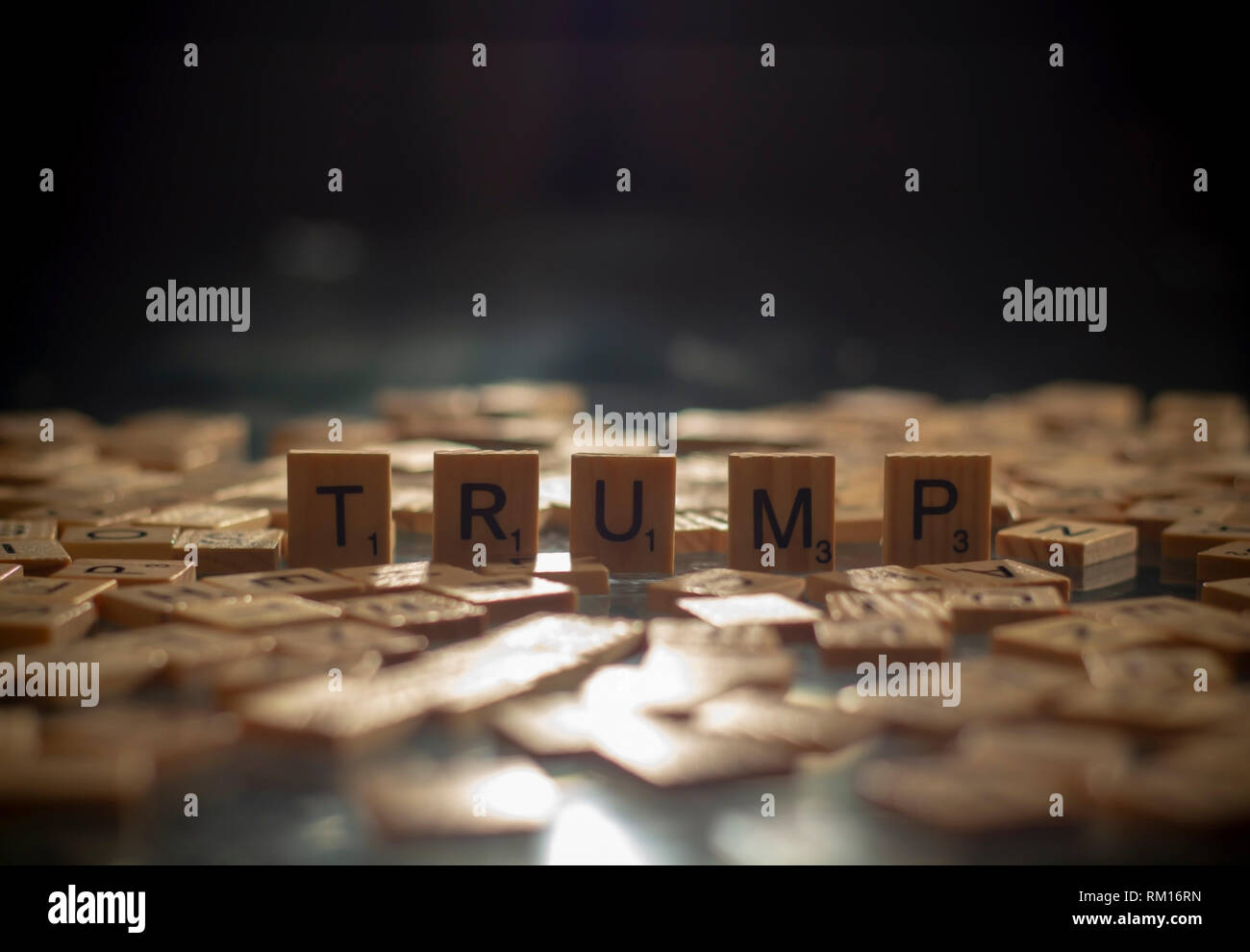 Trump in lettere di Scrabble Foto Stock