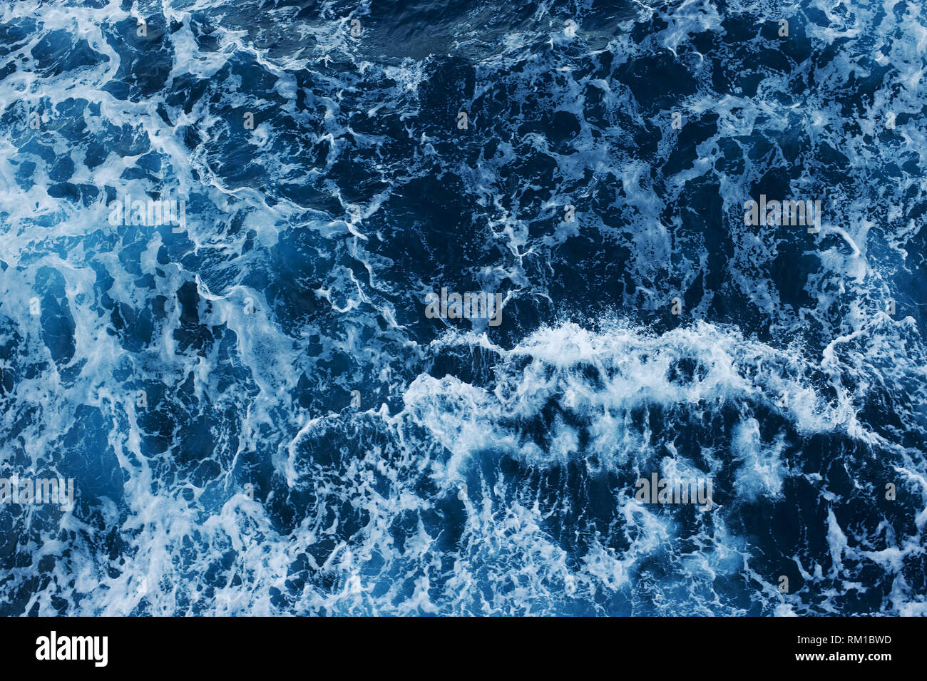 Sfondo fotografico. Superficie dell'oceano con onde. Livello del mare vista da sopra. Foto Stock