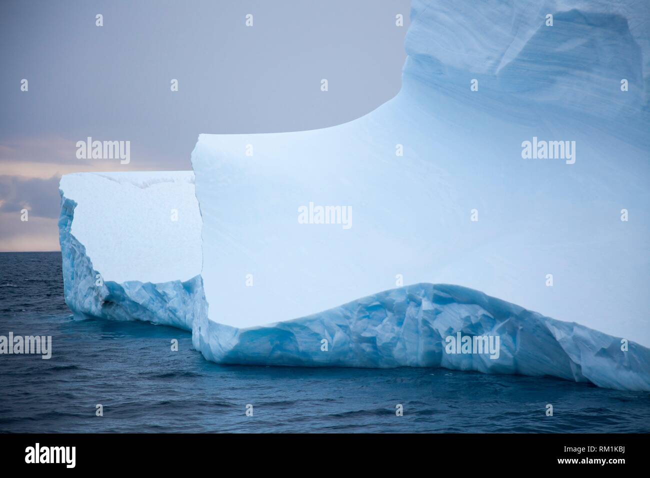 L'Antartide. Iceberg vicino al continente Antartico Foto Stock