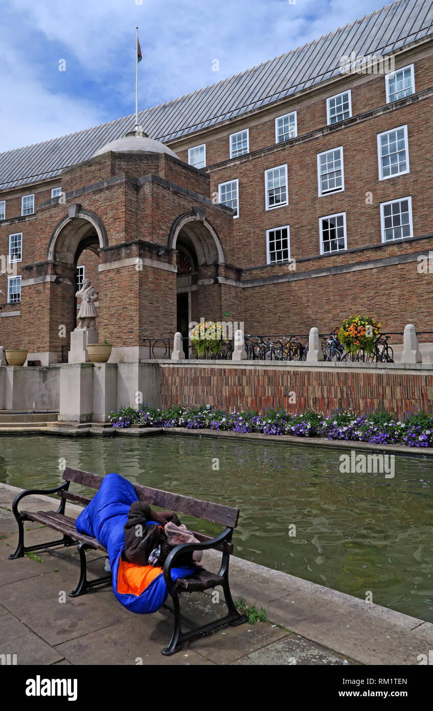 Traversina ruvida al di fuori la città di Bristol edificio del Consiglio College Green, Bristol, sede del consiglio comunale di Bristol, Inghilterra sudoccidentale, UK, BS1 5TR Foto Stock