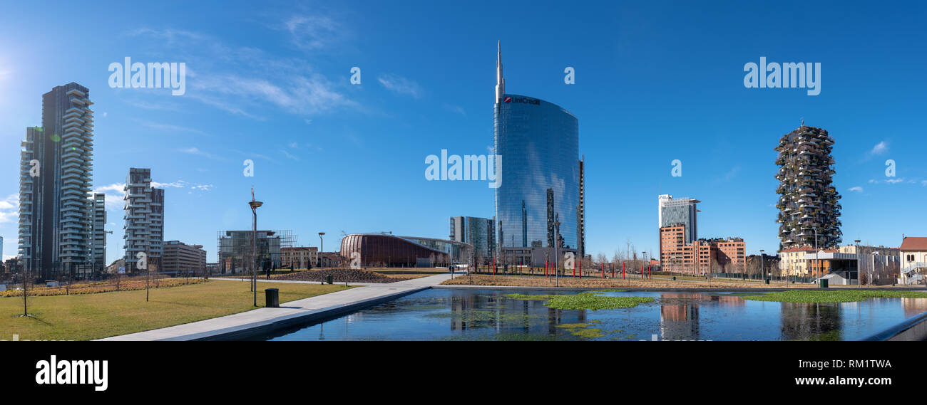 02/11/2019 Milano, Italia: il nuovo skyline di Milano, vista del nuovo parco cittadino, la libreria ad albero Foto Stock