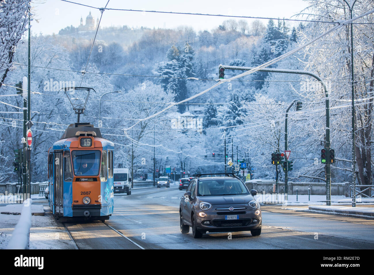 Torino, Italia - 24 gennaio 2019: modalità di trasporto su strade di Torino, Italia. Foto Stock