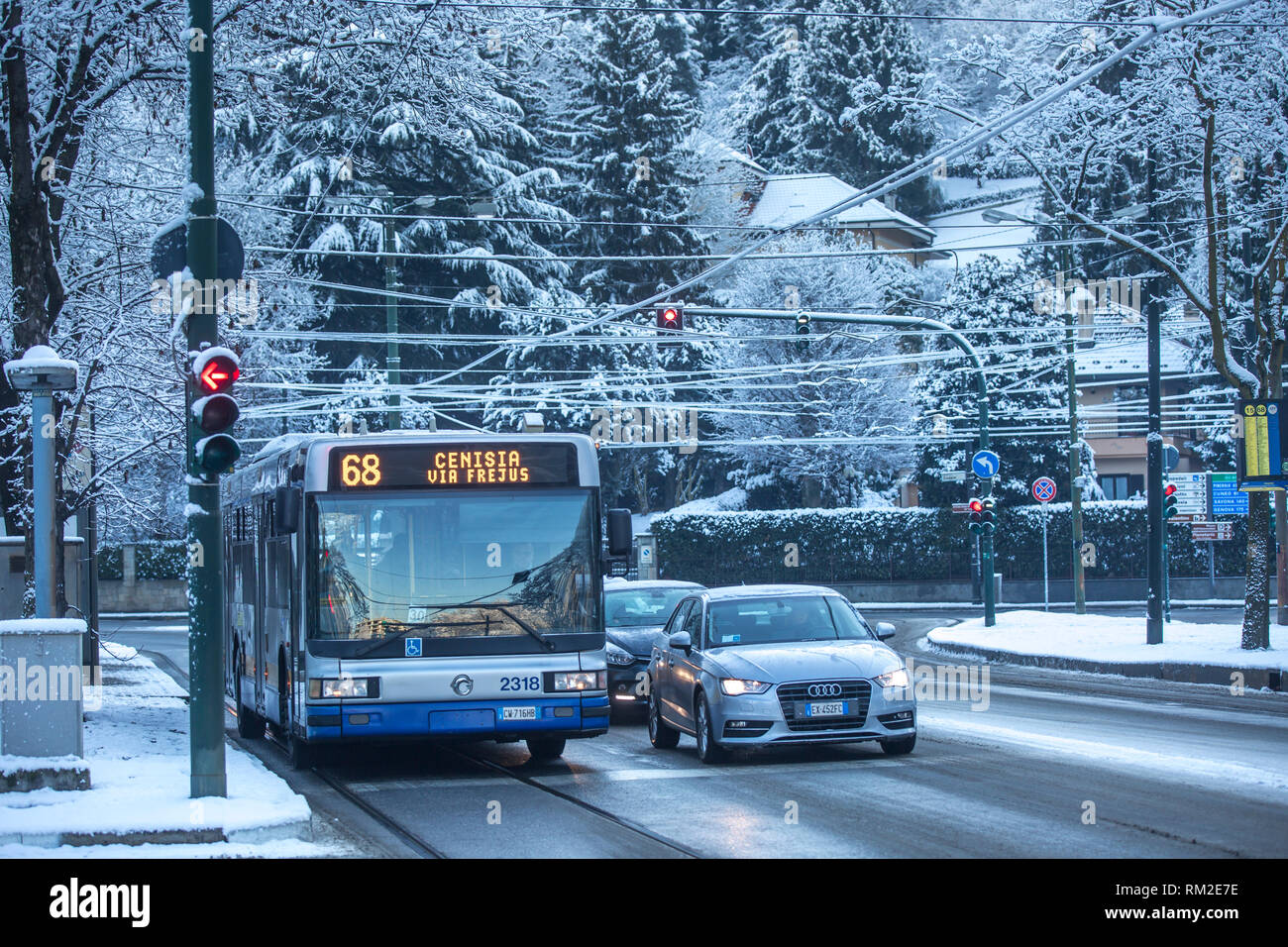 Torino, Italia - 24 gennaio 2019: modalità di trasporto su strade di Torino, Italia. Foto Stock