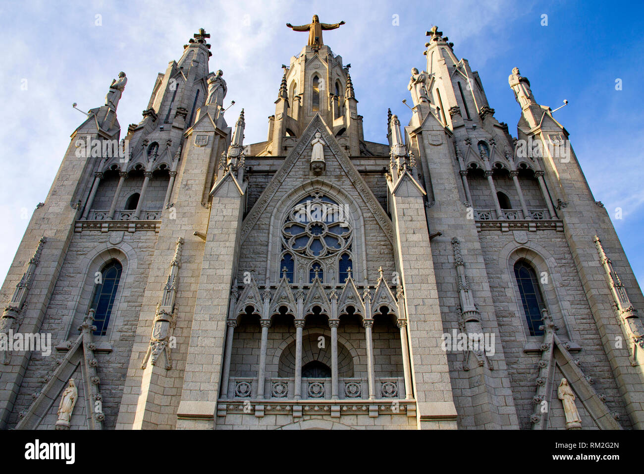 Chiesa del Sacro Cuore di Gesù,situato sulla cima del monte Tibidabo di Barcellona, in Catalogna, Spagna Foto Stock