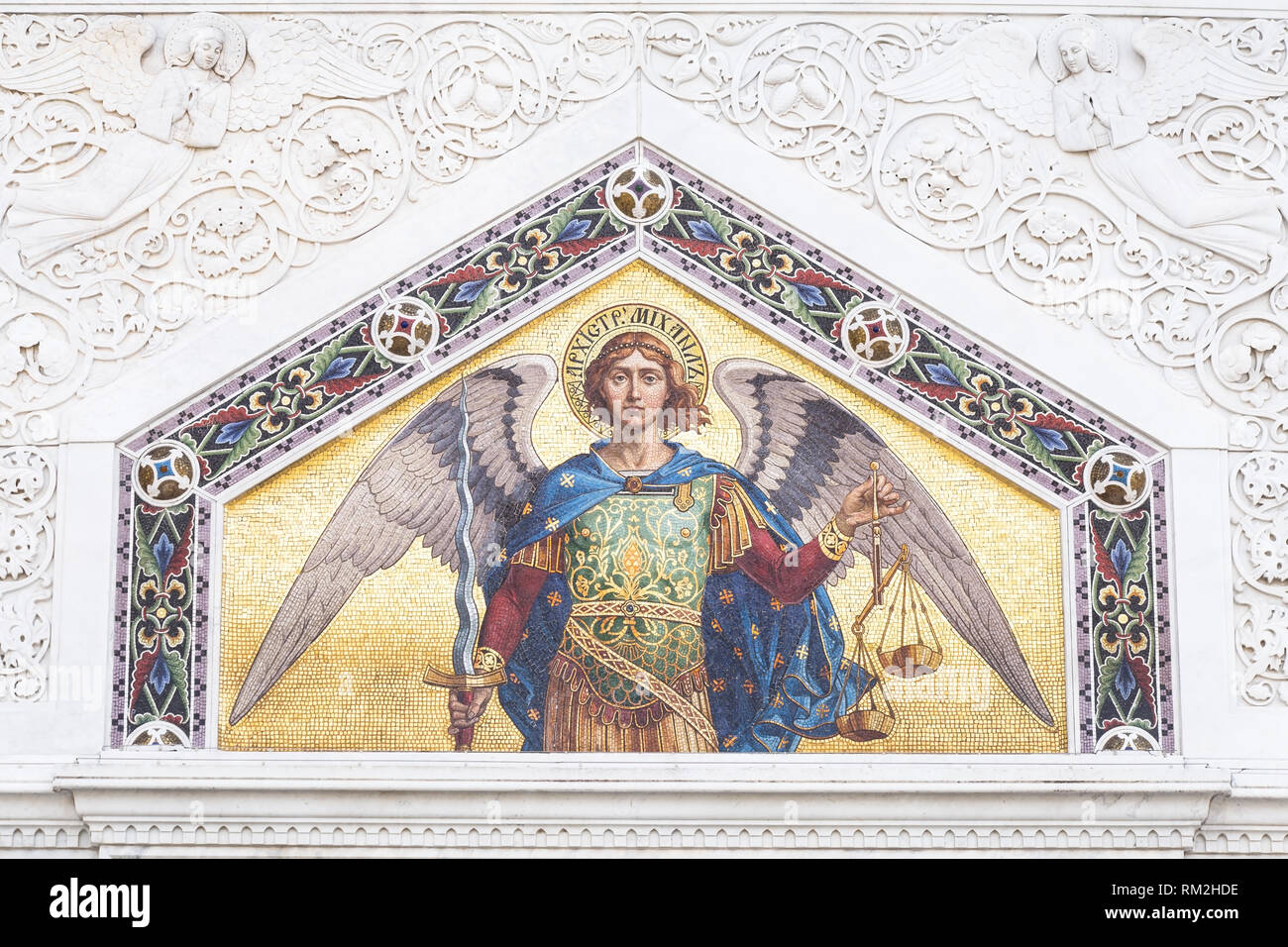 Mosaico di San Michele sulla facciata della chiesa serbo-ortodossa di Trieste Foto Stock