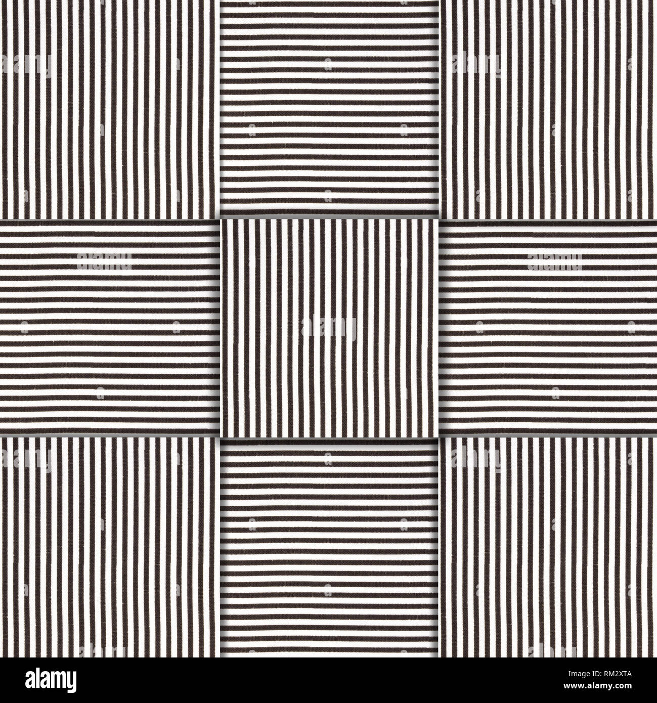 Bianco e nero 9 piazze con linee dirette formanti la piazza più grande con 3D look basato sul disegno di tessuto con linee nere su sfondo bianco Foto Stock