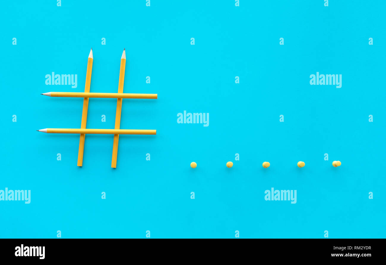 Social media e concetti di creatività con Hashtag fatti segno di matita.Il marketing digitale delle immagini.La potenza di conversazione. Foto Stock