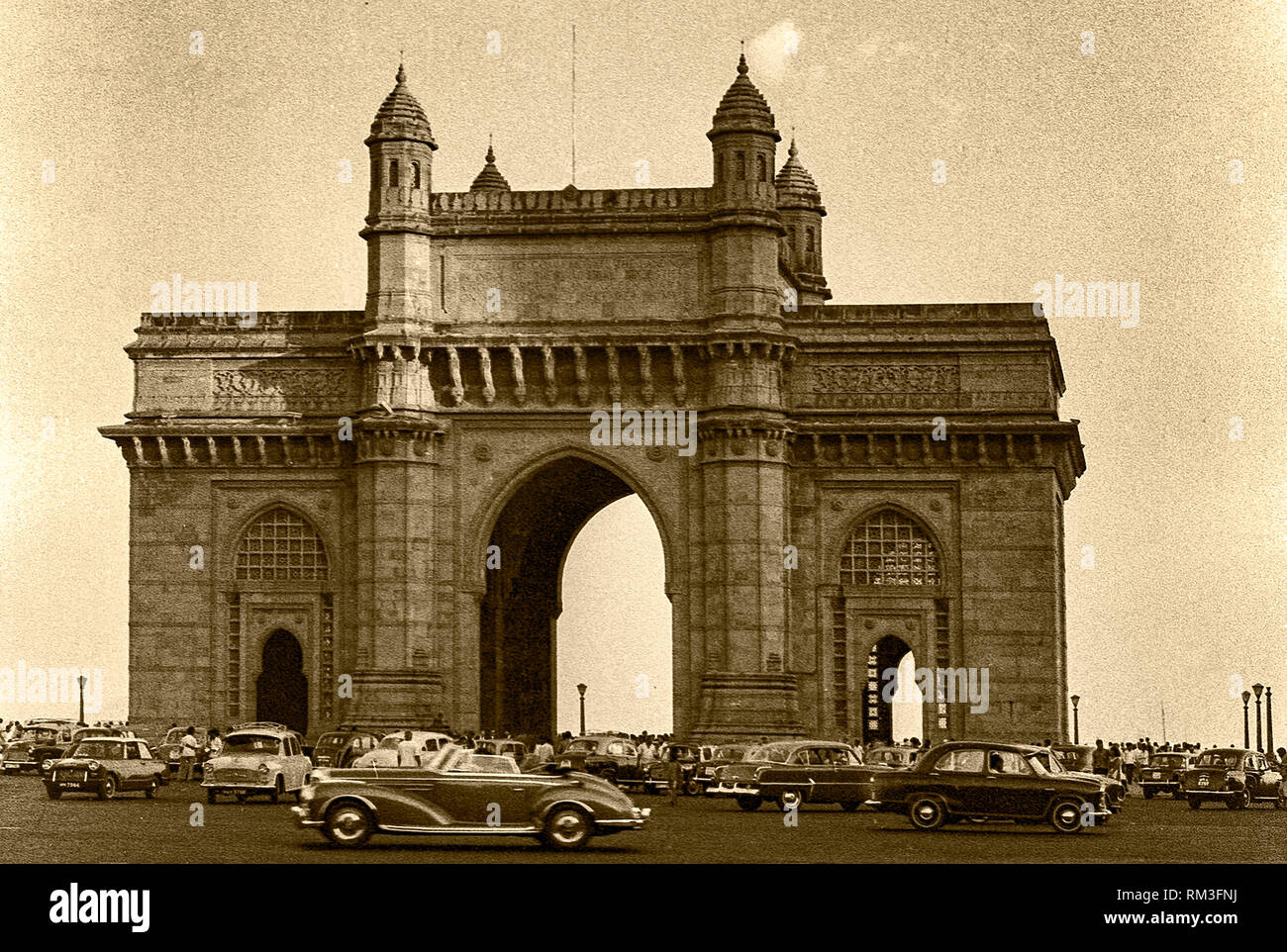 Gateway of India, Bombay, Mumbai, Maharashtra, India, Asia, foto indiana degli anni '1900 Foto Stock