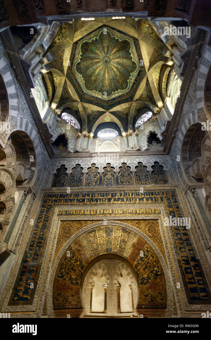 L intricato maksura all'interno della Cattedrale Mezquita di Cordova, in Spagna, un ex royal enclosure dove califfi pregato. Costruito come una moschea in 785, poi successivamente conve Foto Stock
