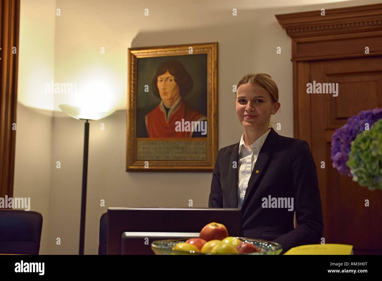 Giovani receptionist presso Hotel Copernicus, Cracovia, Malopolska provincia (Piccola Polonia), Polonia, Europa Centrale. Foto Stock