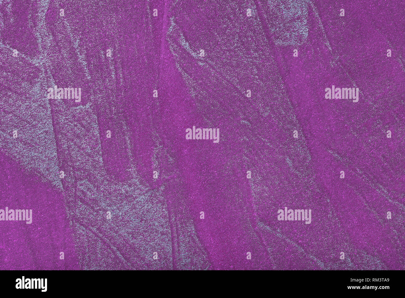 L'arte astratta sfondo viola scuro con color argento. Multicolor dipinto su tela. Frammento di opere d'arte. Sfondo di texture. Decorativo wallpap viola Foto Stock