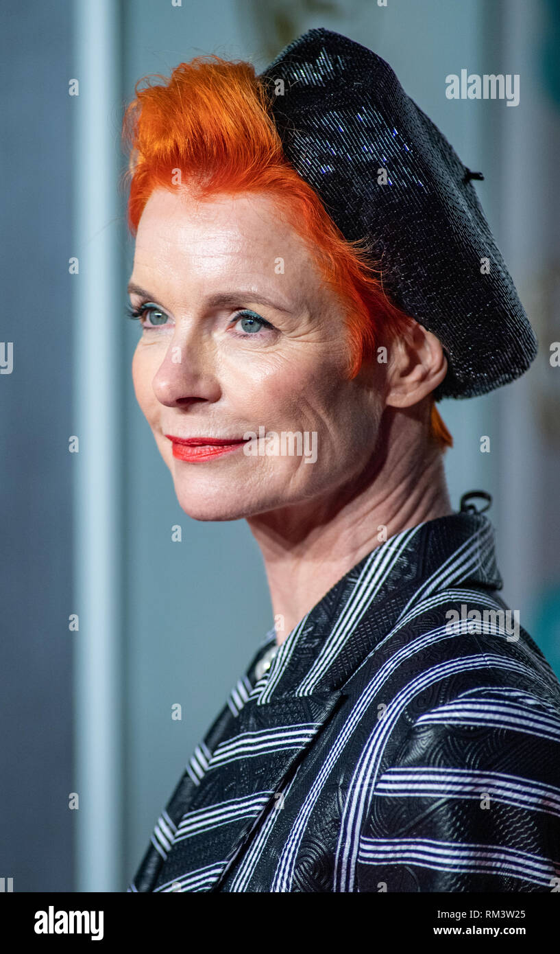 Sandy Powell assiste l'EE British Academy Film Awards presso la Royal Albert Hall. Foto Stock