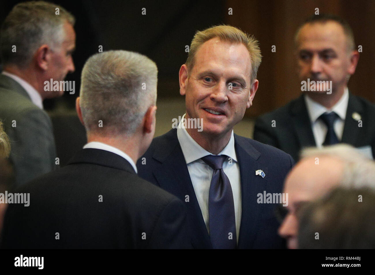 Bruxelles, Belgio. Xiii Febbraio, 2019. Deliberando U.S. Il Segretario della Difesa Patrick Shanahan assiste i ministri della difesa NATO incontro presso la sede della NATO a Bruxelles, Belgio, Feb 13, 2019. Credito: Zheng Huansong/Xinhua/Alamy Live News Foto Stock