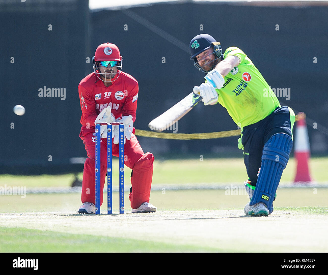 Muscat Oman. Xiii Febbraio, 2019. Pic mostra: Irlanda capitano, Paolo Stirling, sul suo modo di un superbo 71 come Irlanda prendere su Oman il primo giorno dell'Oman serie quadrangolare. Credito: Ian Jacobs/Alamy Live News Foto Stock