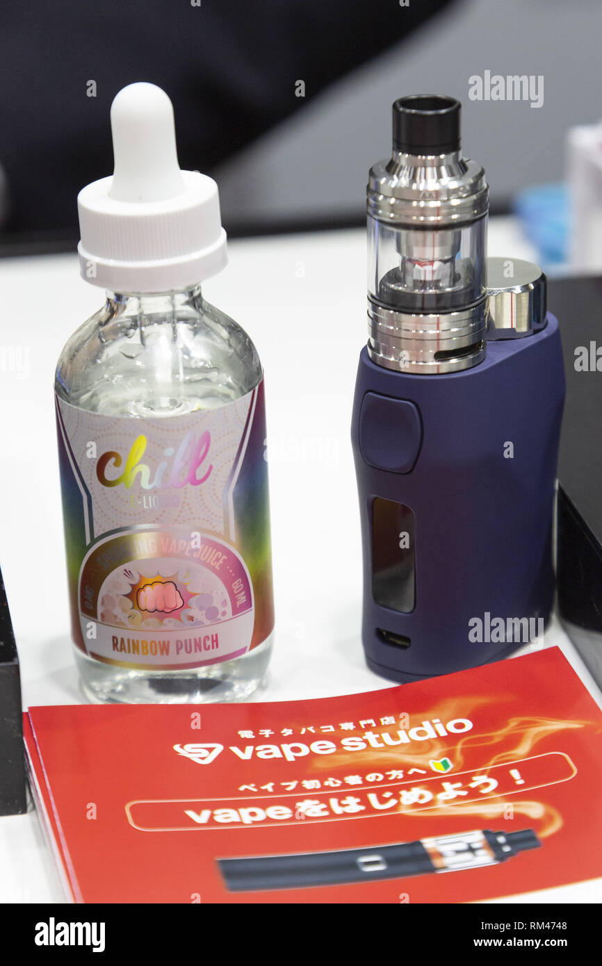 Tokyo, Giappone. Xiii Febbraio, 2019. Un Kit di Vape sul display durante la 87th Tokyo International Gift Show (TIGS) Primavera 2019 a Tokyo Big Sight. Tokyo International Gift Show riunisce 2.539 aziende provenienti da 16 paesi e regioni che espongono la loro ultima doni e la vita quotidiana dei prodotti. TIGS è la più grande fiera in Giappone e si è mantenuta fino a febbraio 15th. Credito: Rodrigo Reyes Marin/ZUMA filo/Alamy Live News Foto Stock