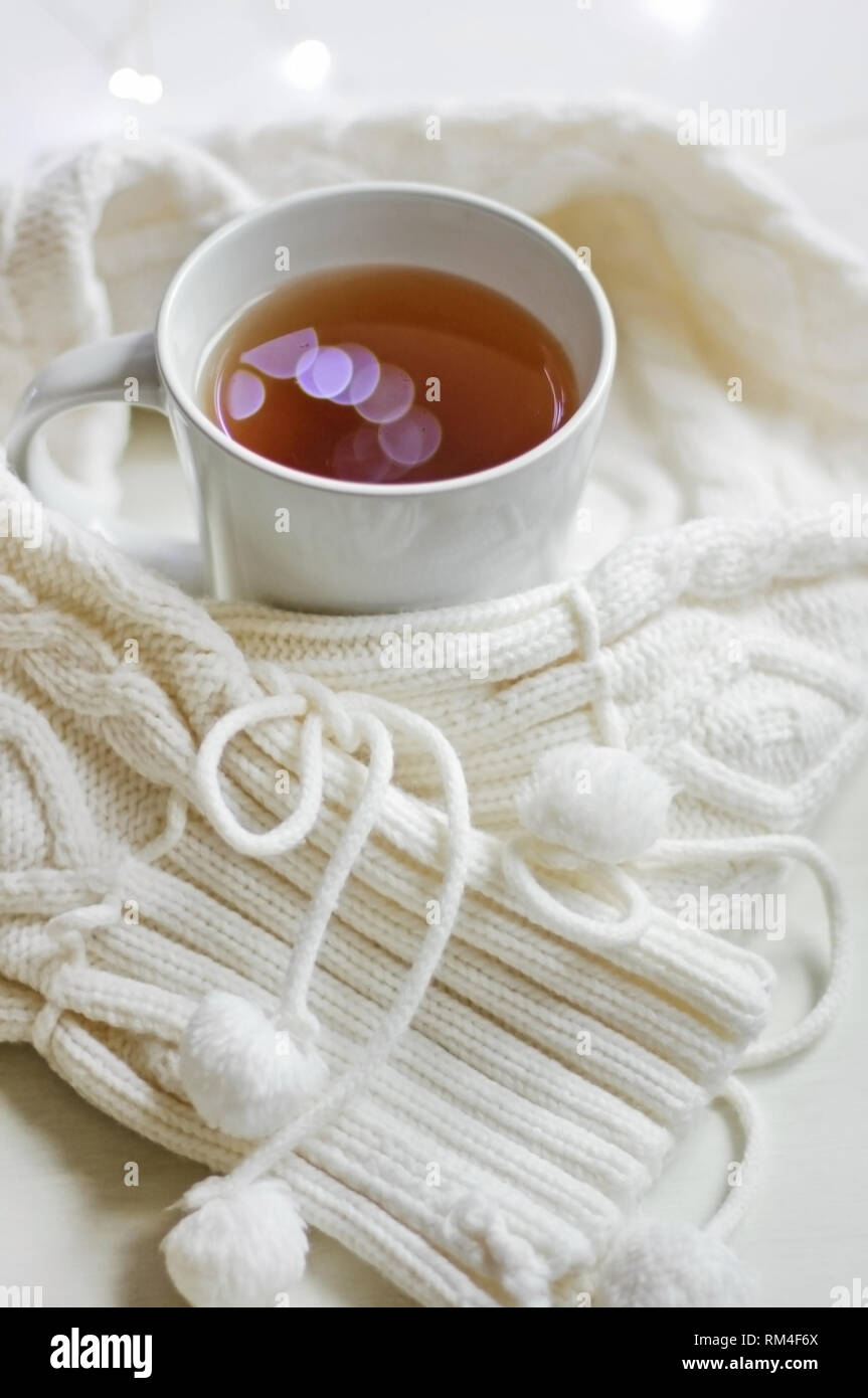 Accogliente composizione di tè in luce i toni dolci Foto Stock