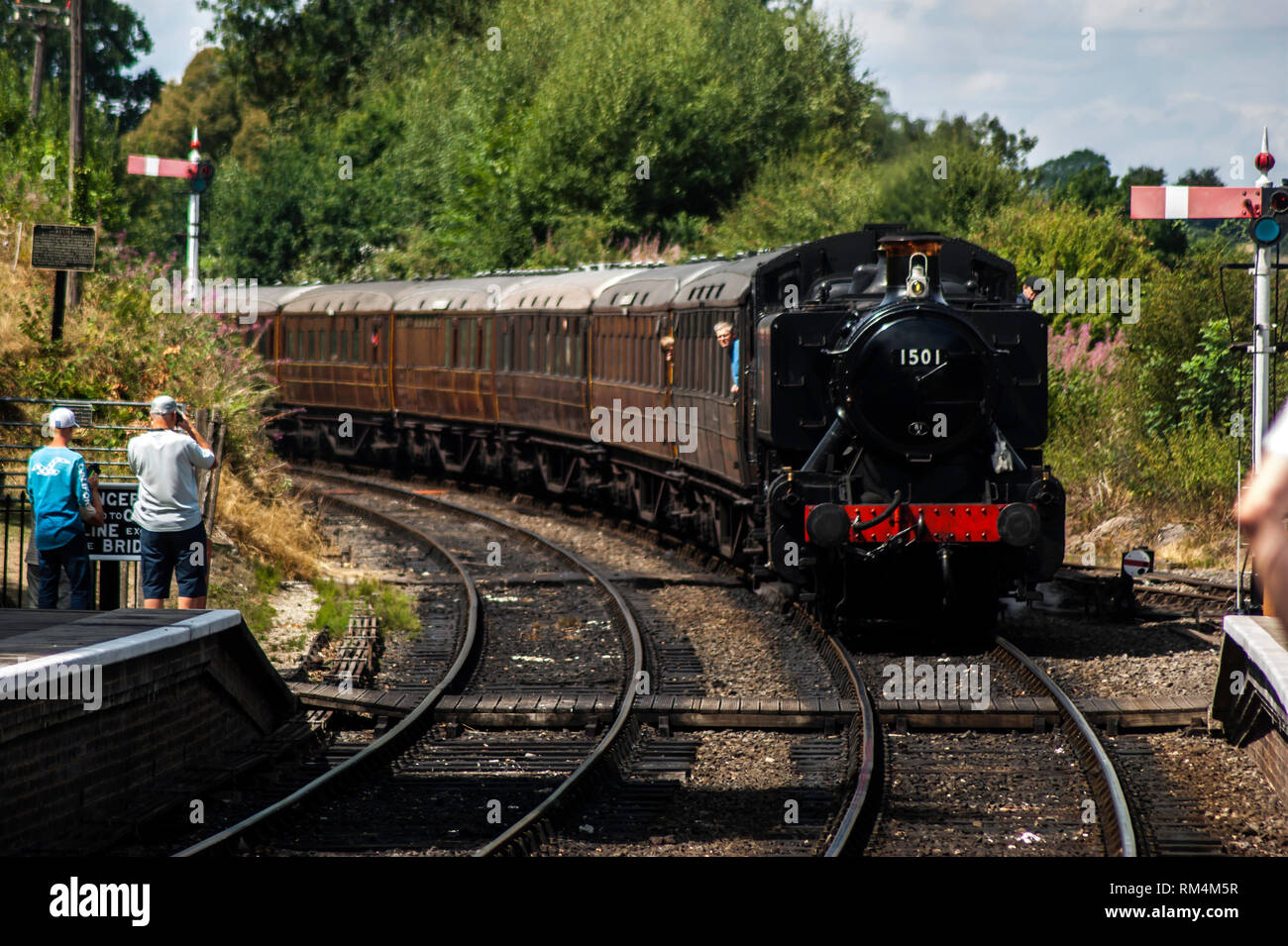 0-6-0 British Rail serbatoio del motore 1501 arrivando alla stazione di Arley in Severn Valley Steam Railway Foto Stock