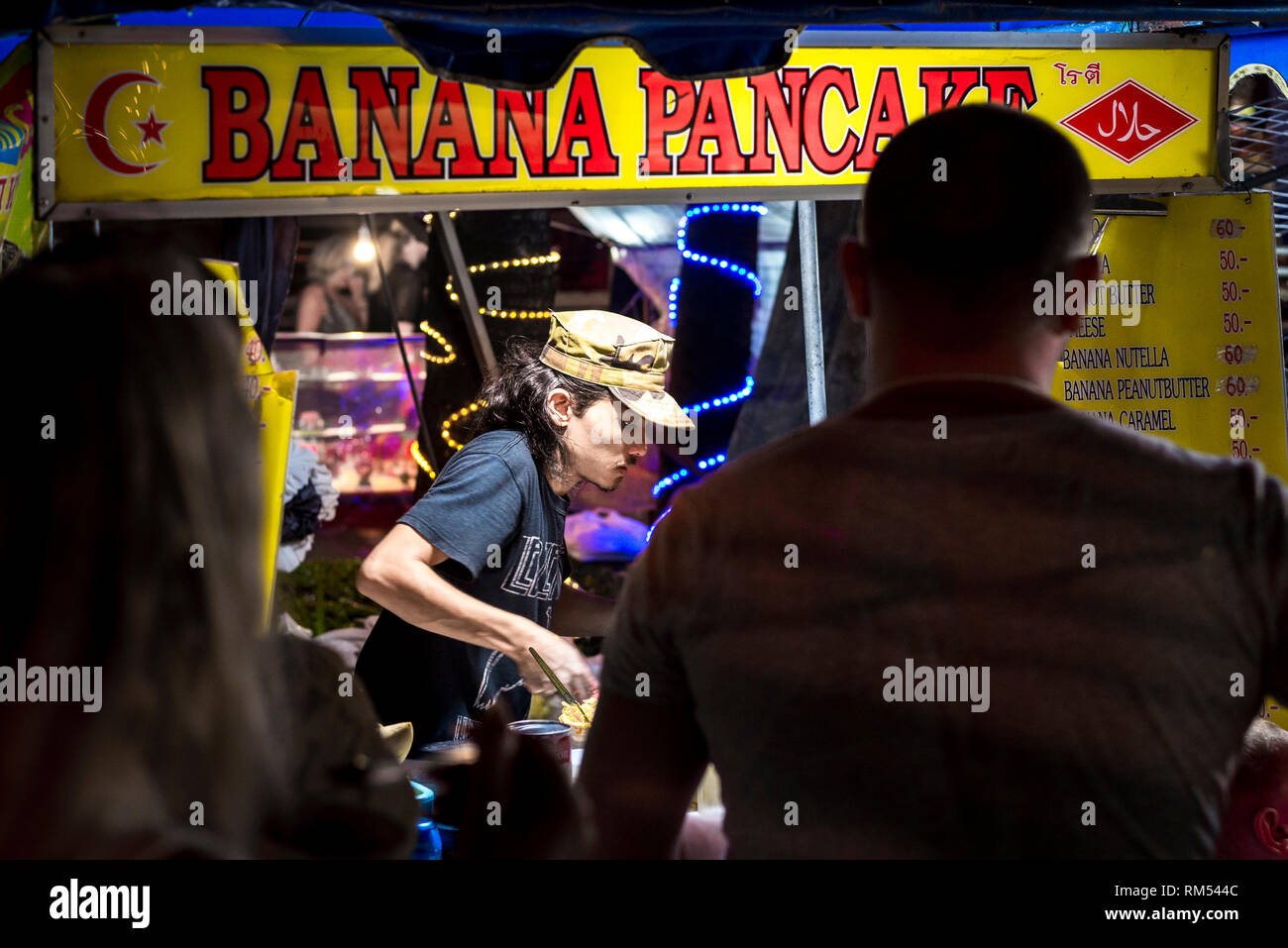 Banana pancake stallo in un mercato a Phuket, Tailandia. Foto Stock