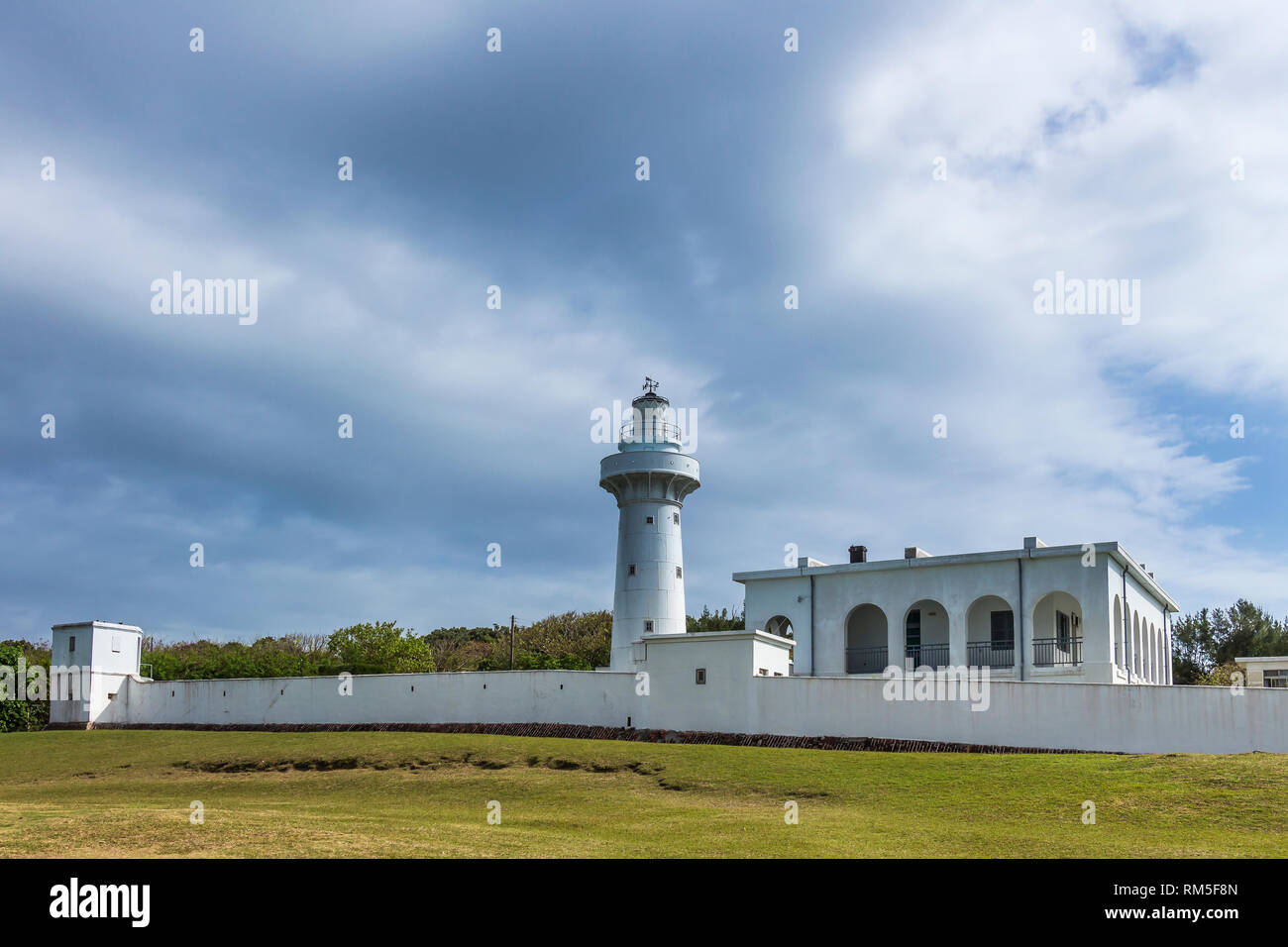 Vista laterale del faro Eluanbi al Parco Nazionale di Kenting Foto Stock